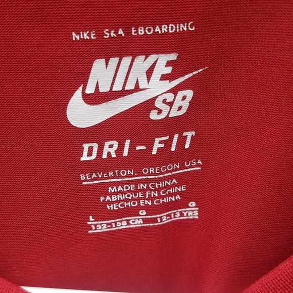 Nike dri fit skate boarding shirt - Picture 3 of 4